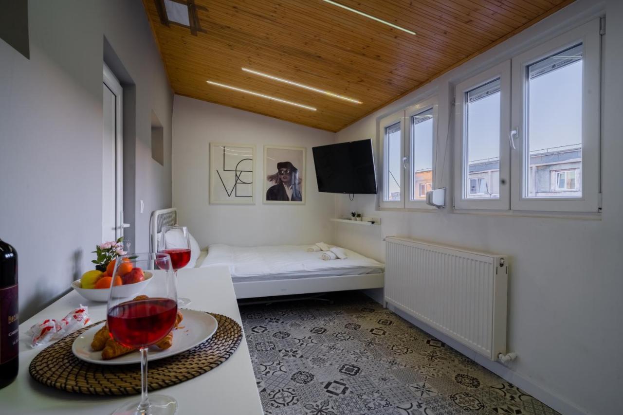 One Bedroom Flat In Bucharest'S Historic District エクステリア 写真