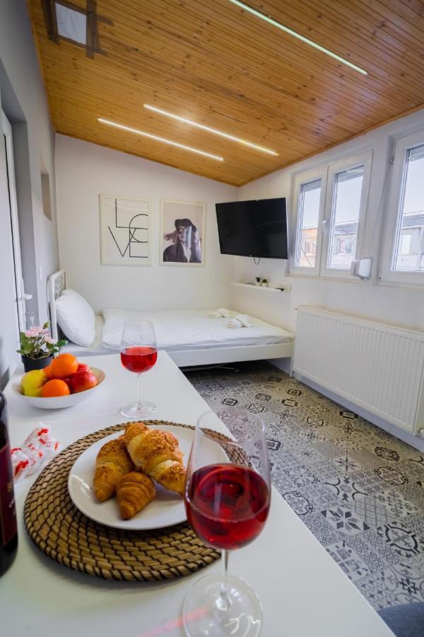 One Bedroom Flat In Bucharest'S Historic District エクステリア 写真