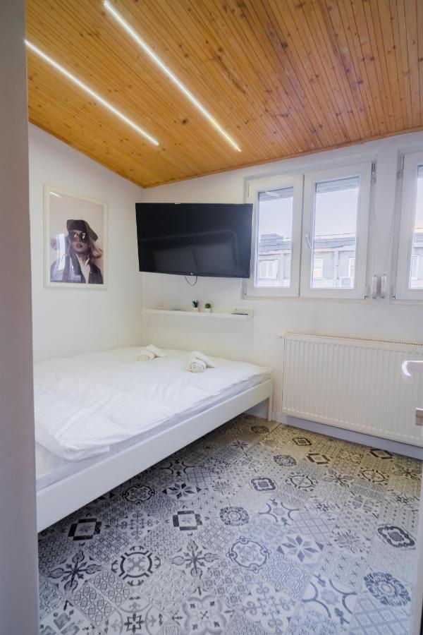 One Bedroom Flat In Bucharest'S Historic District エクステリア 写真