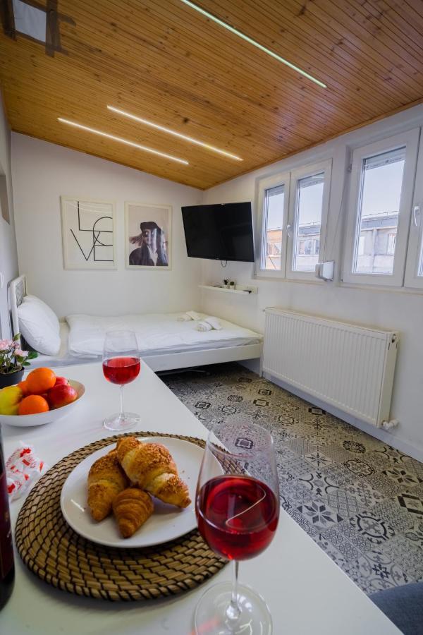 One Bedroom Flat In Bucharest'S Historic District エクステリア 写真